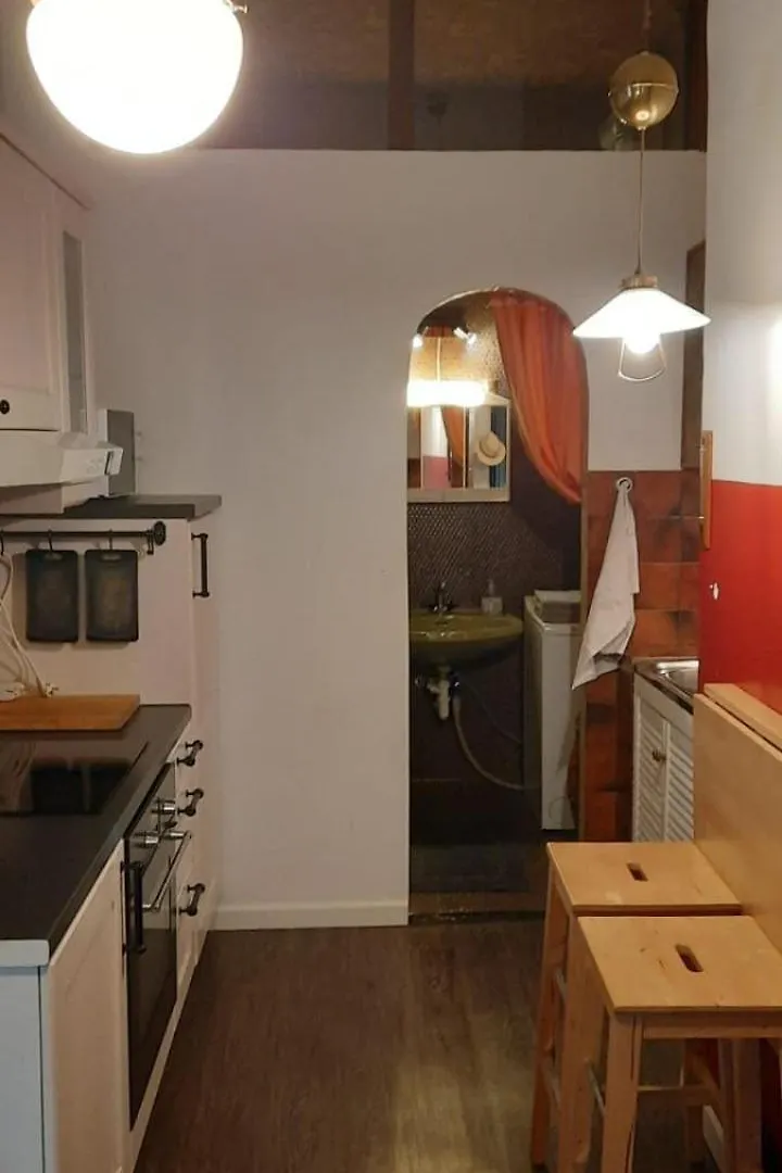 Apartment Wohnung In Hernals Mit Garten Und Strassenblick Vienna
