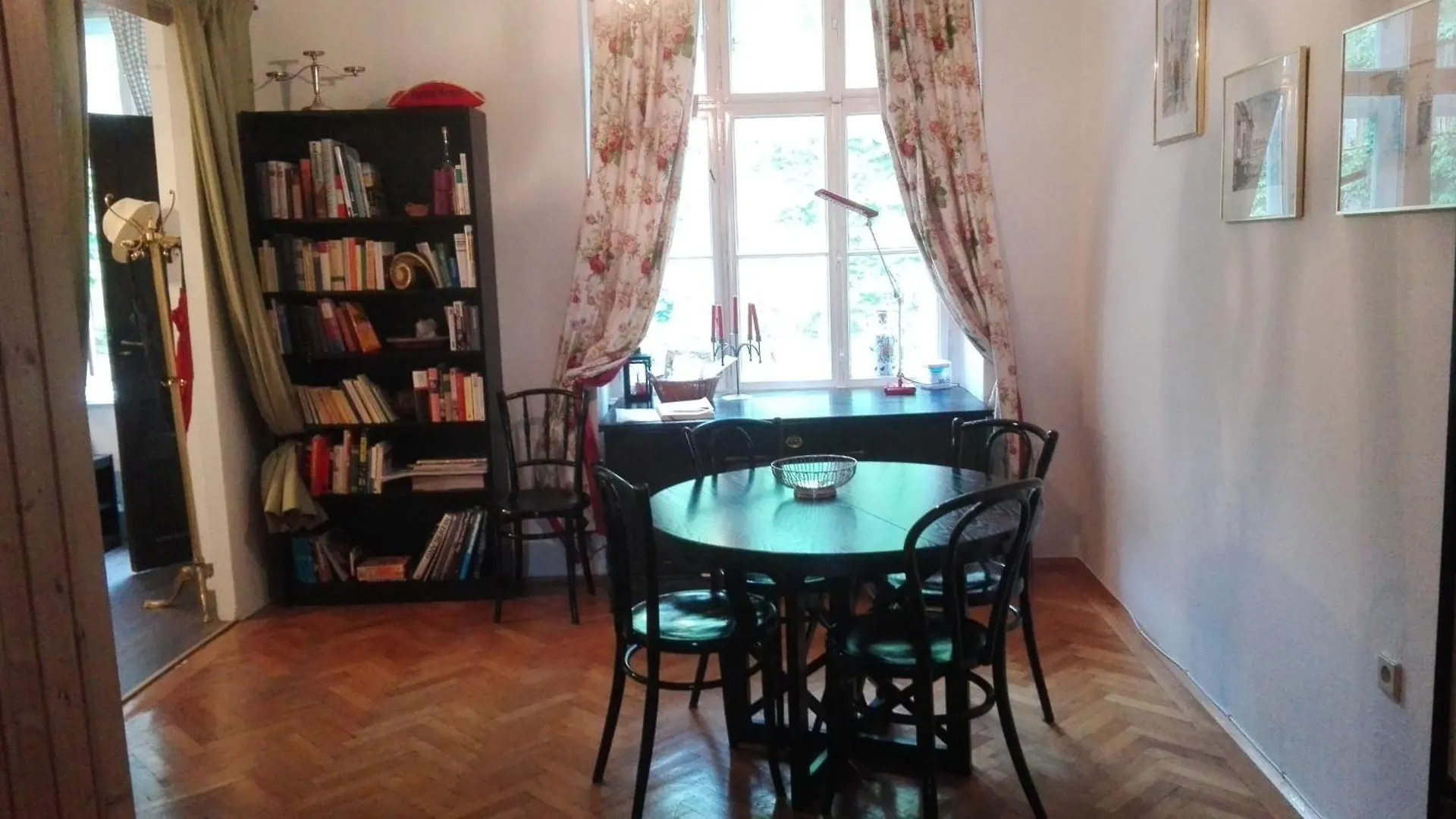 Wohnung In Hernals Mit Garten Und Strassenblick Viena Austria